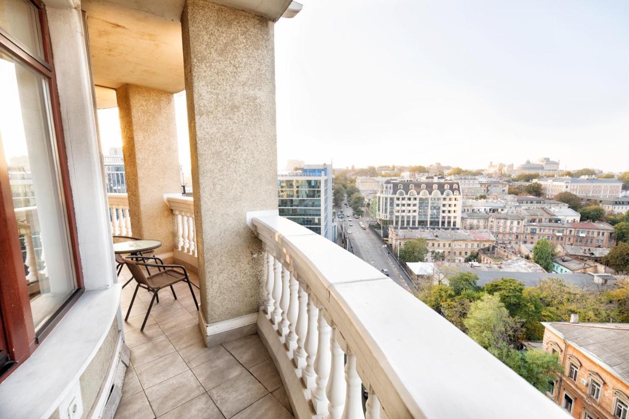 Central Park Apartments Odessa Buitenkant foto